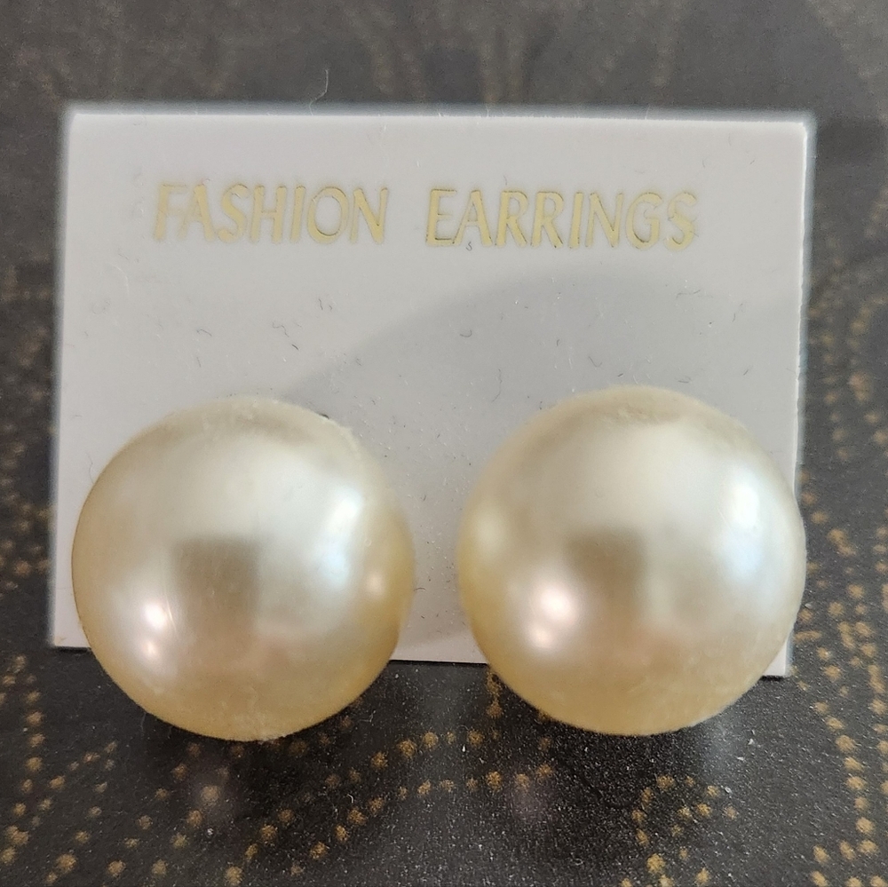 NWT Huge AAA+ 12-13mm white Faux South Sea pearl stud earrings